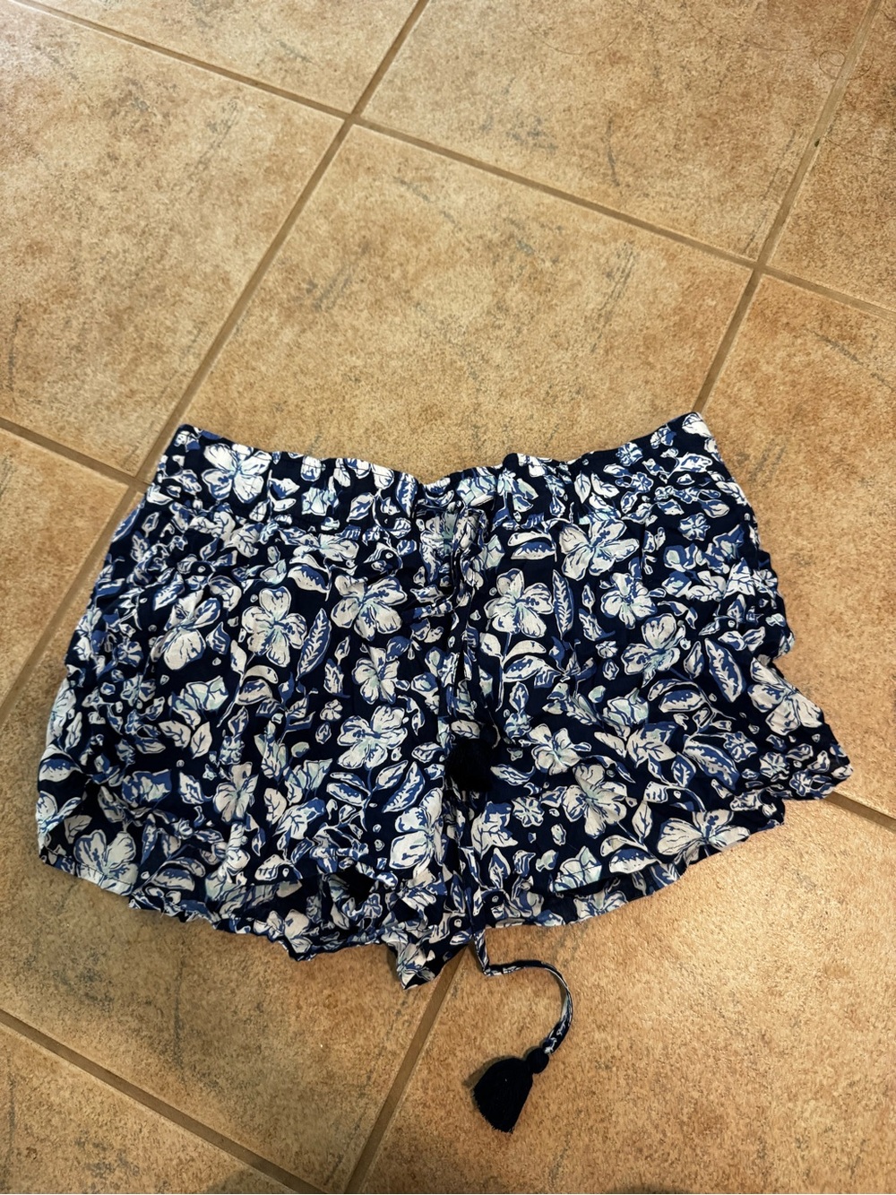 Vineyard Vines Navy and White Floral High-Waist Shorts
